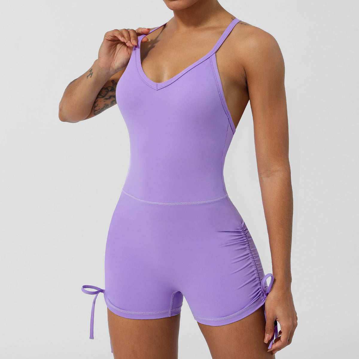 Body de yoga à col en V, bretelles fines, dos croisé, short moulant sans manches avec soutien-gorge intégré