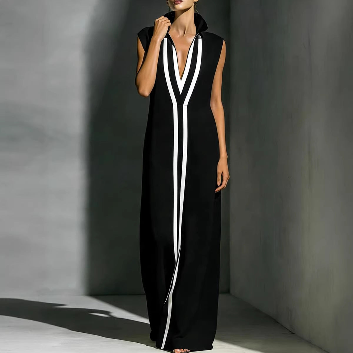 V-neck contrasting dress