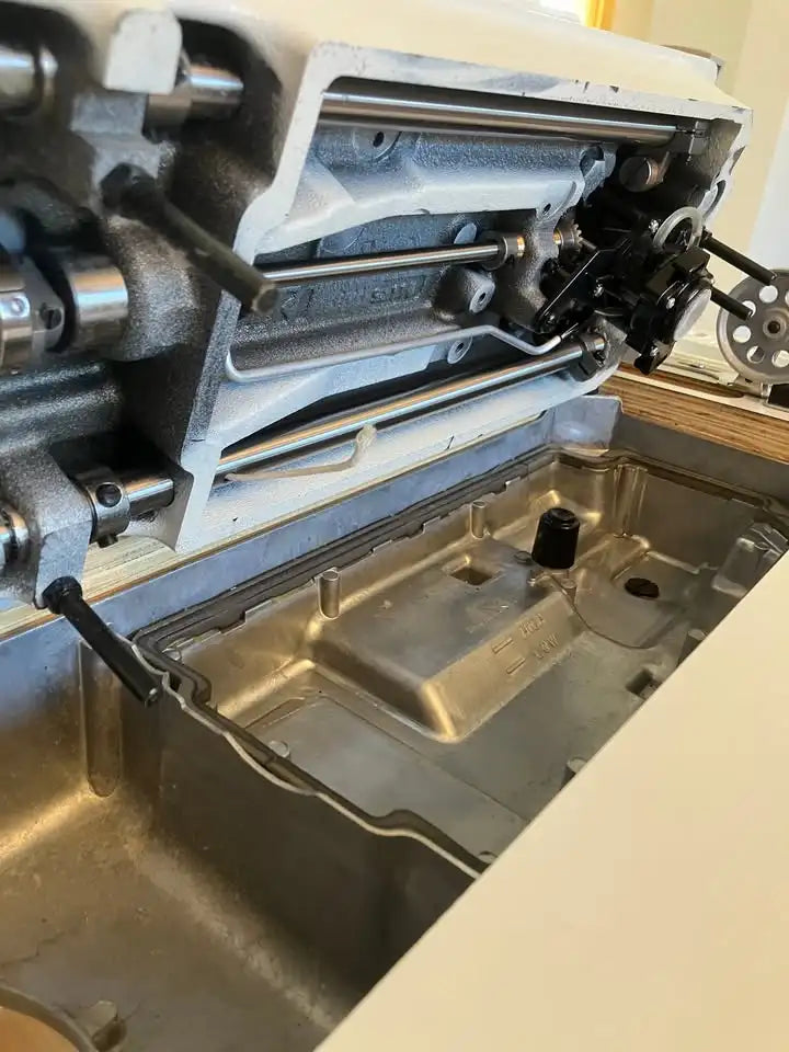 Japan-Made Used 8700 Lockstitch Industrial Sewing Machine for Sale Single Needle Flat-Bed Needle Feed Mechanism Core Motor Metal