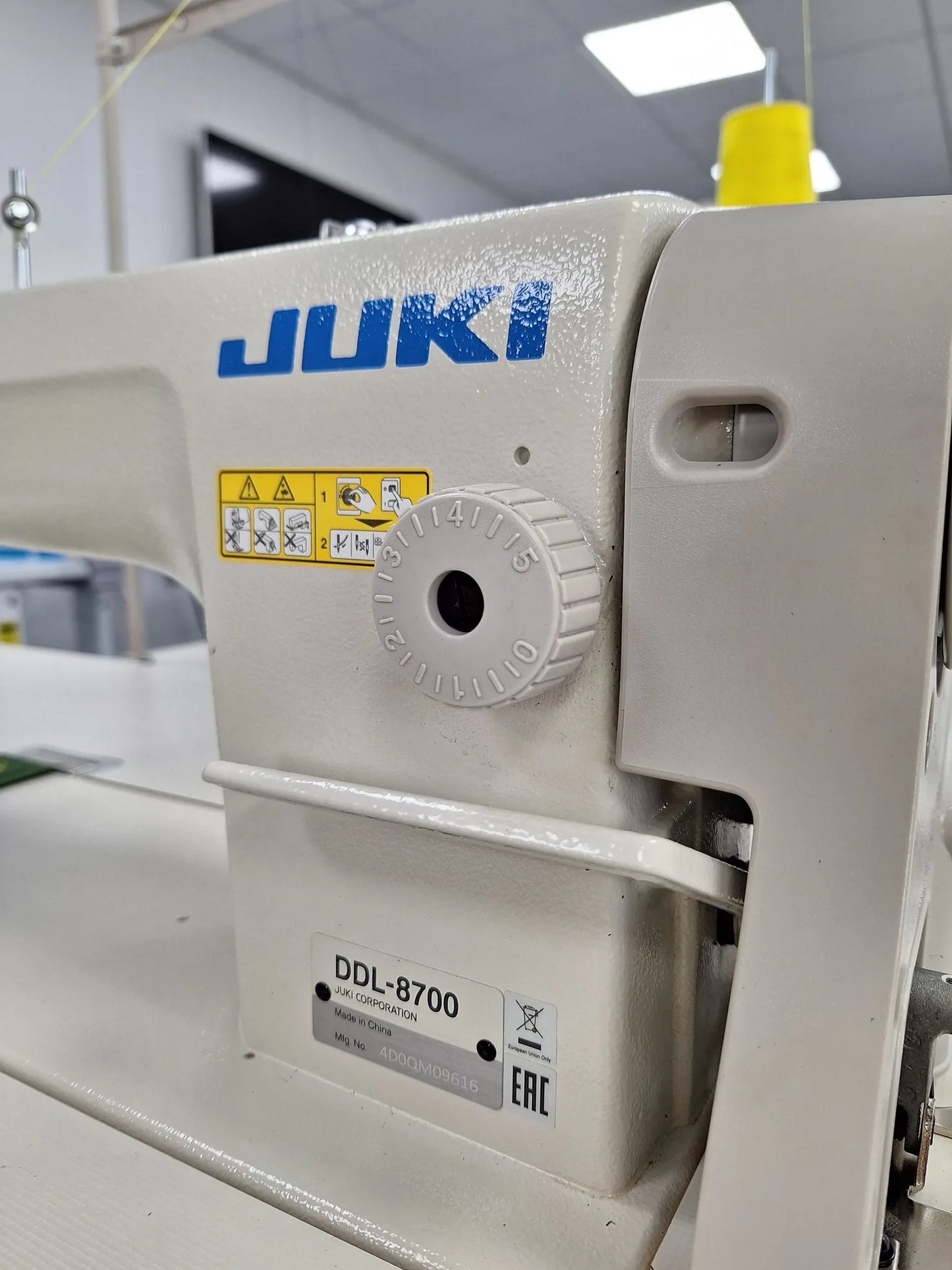 Japan-Made Used 8700 Lockstitch Industrial Sewing Machine for Sale Single Needle Flat-Bed Needle Feed Mechanism Core Motor Metal