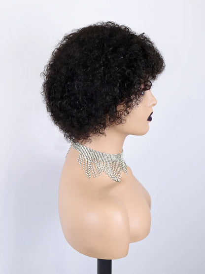 Perruque courte bouclée sans colle, en cheveux humains naturels noirs, avec frange, entièrement confectionnée à la machine. Sans dentelle frontale.