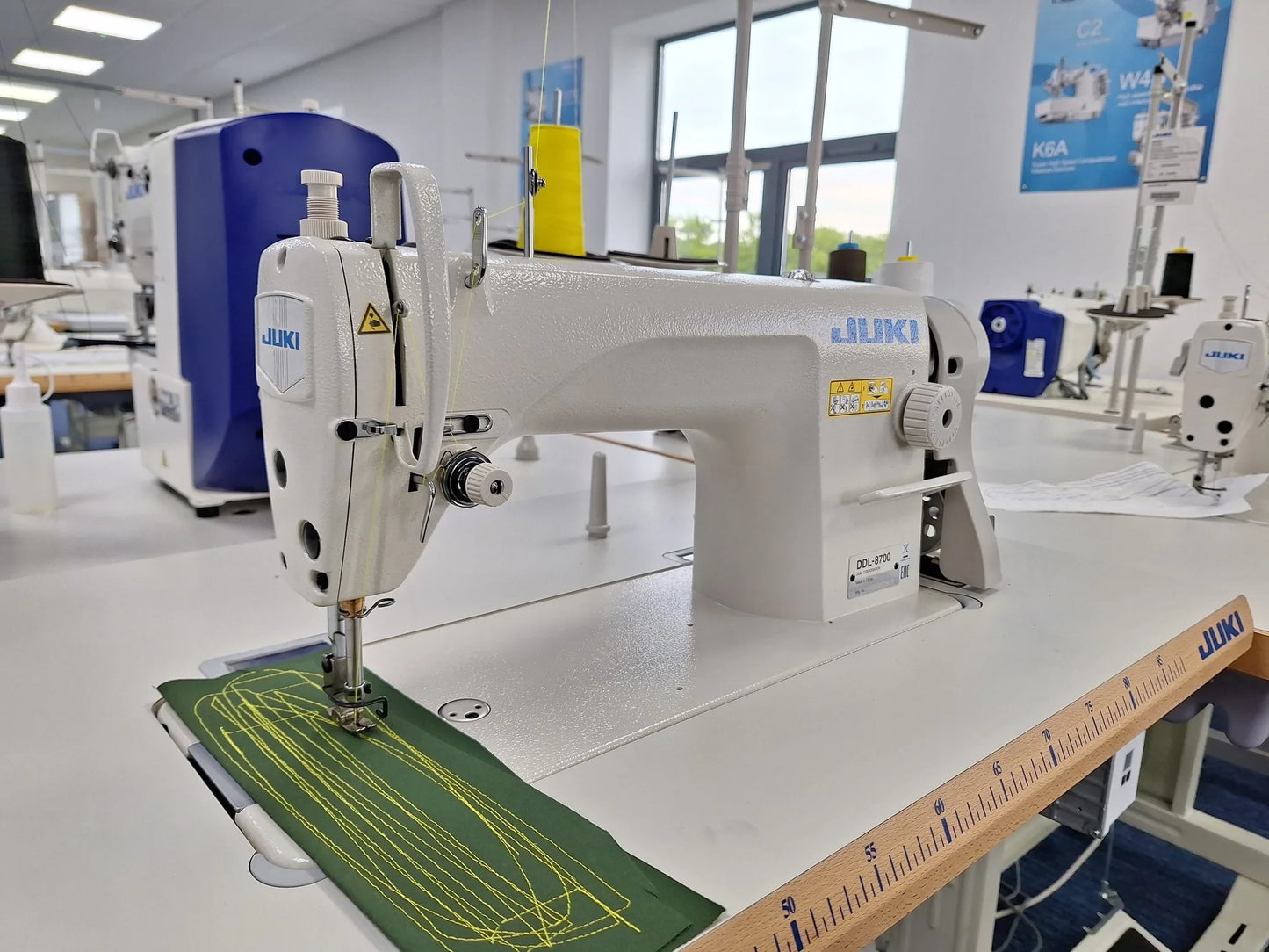 Japan-Made Used 8700 Lockstitch Industrial Sewing Machine for Sale Single Needle Flat-Bed Needle Feed Mechanism Core Motor Metal