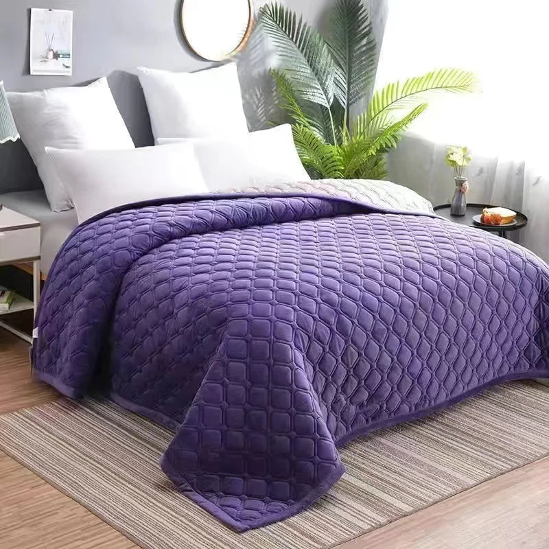 Couverture de lit matelassée en velours doux de couleur unie, serviette de canapé courte en peluche, drap de lit antidérapant King Queen Size, couvre-lit 270x230cm