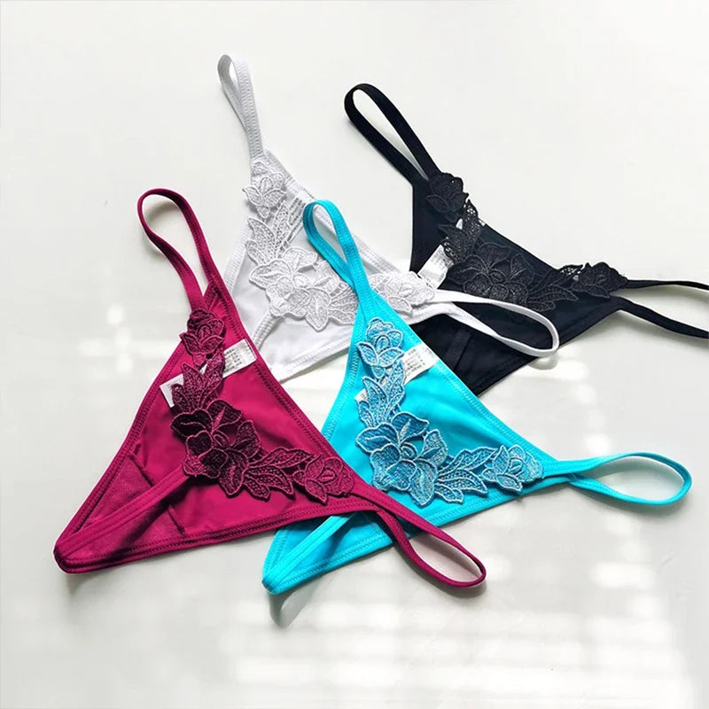 String sexy à fleurs solubles dans l'eau bleue, culotte ultra-mince en forme de T, sous-vêtements sexy pour femmes