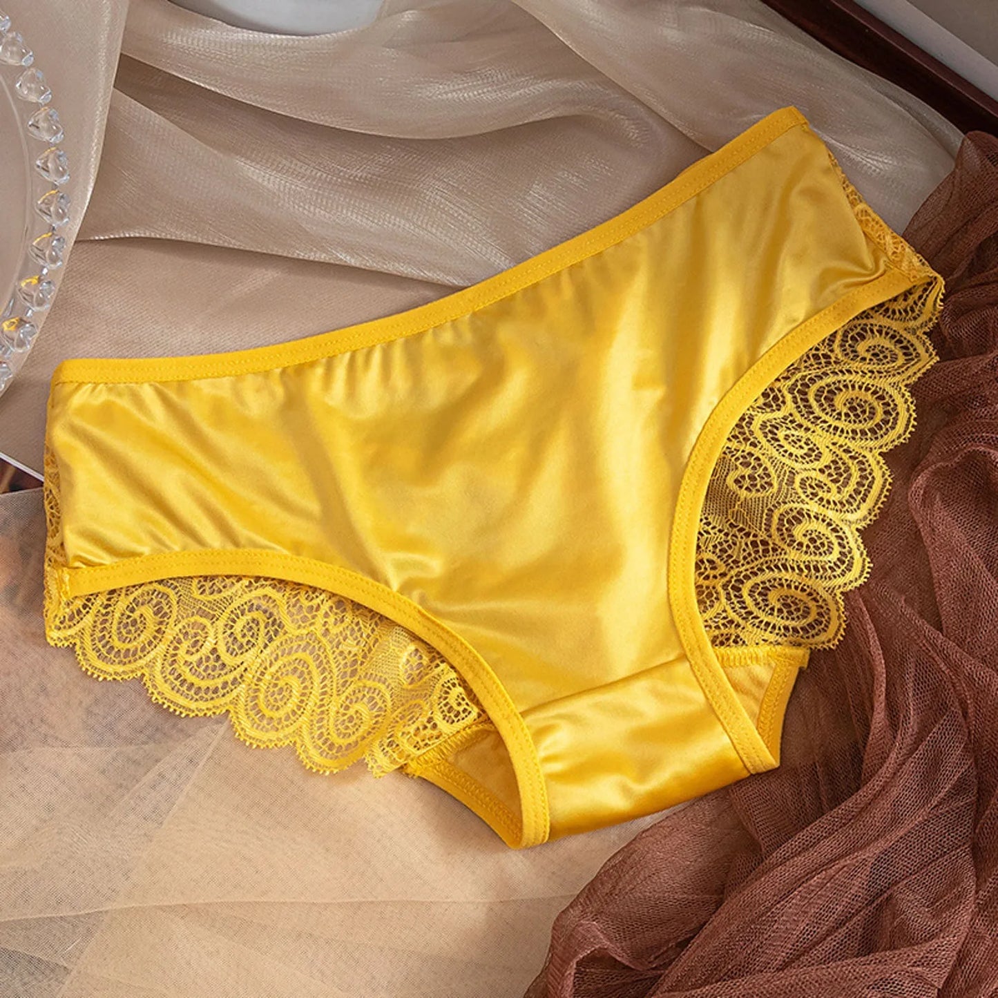 Culotte femme jaune sous-vêtements en Satin de soie dentelle Lingerie Sexy respirant taille moyenne slip femme culotte confortable caleçon
