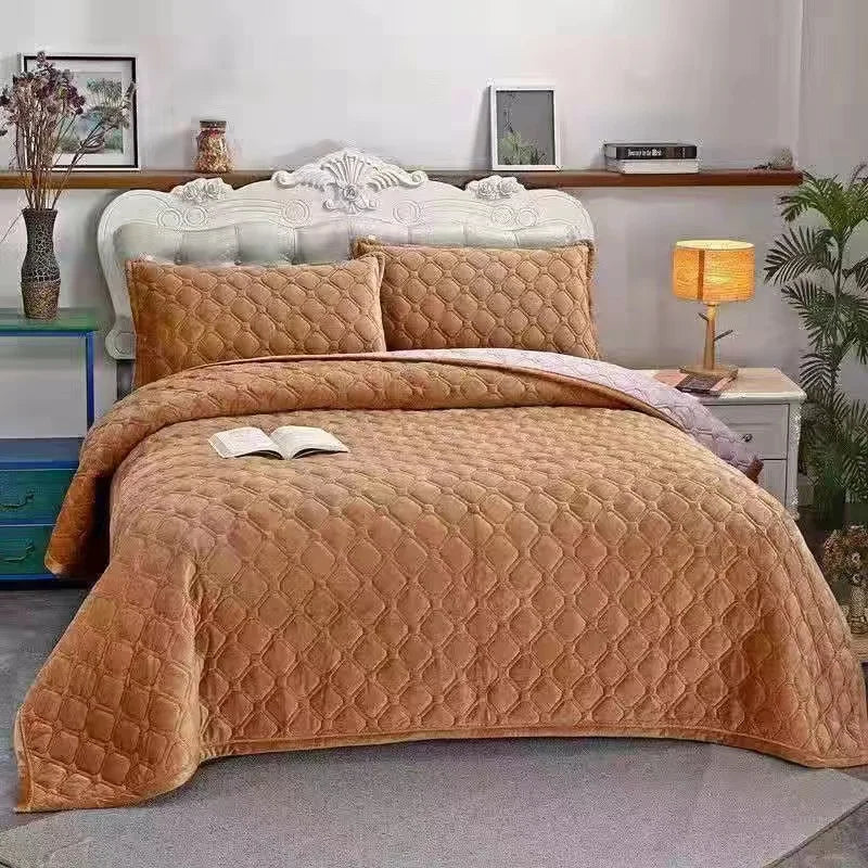 Couverture de lit matelassée en velours doux de couleur unie, serviette de canapé courte en peluche, drap de lit antidérapant King Queen Size, couvre-lit 270x230cm